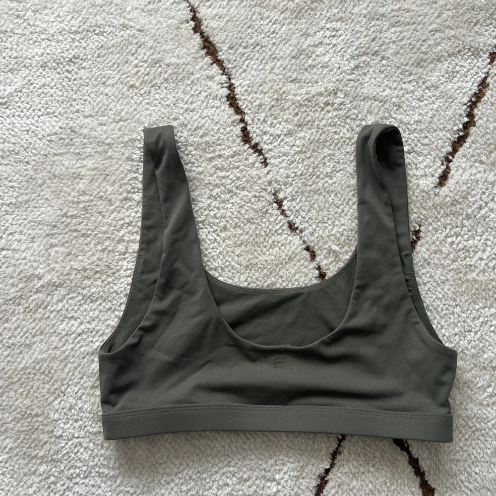 Fabletics Lola low impact sports bra - Olive Green Scoop Neck Sports Bra Medium